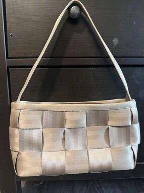 Harvey’s seatbelt Shoulder Bag in Light Beige - Elegant Women's Handbag